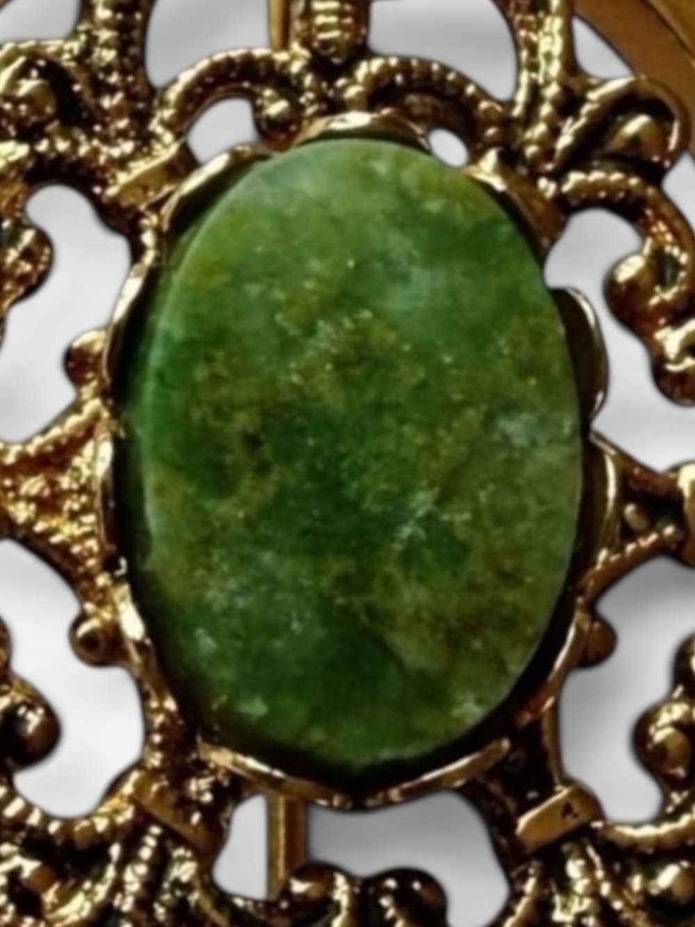 Vtg Gold‑Tone Filigree Brooch, Green Nephrite Jade-Look Cabochon Mid-Century Pin - Picture 11 of 14